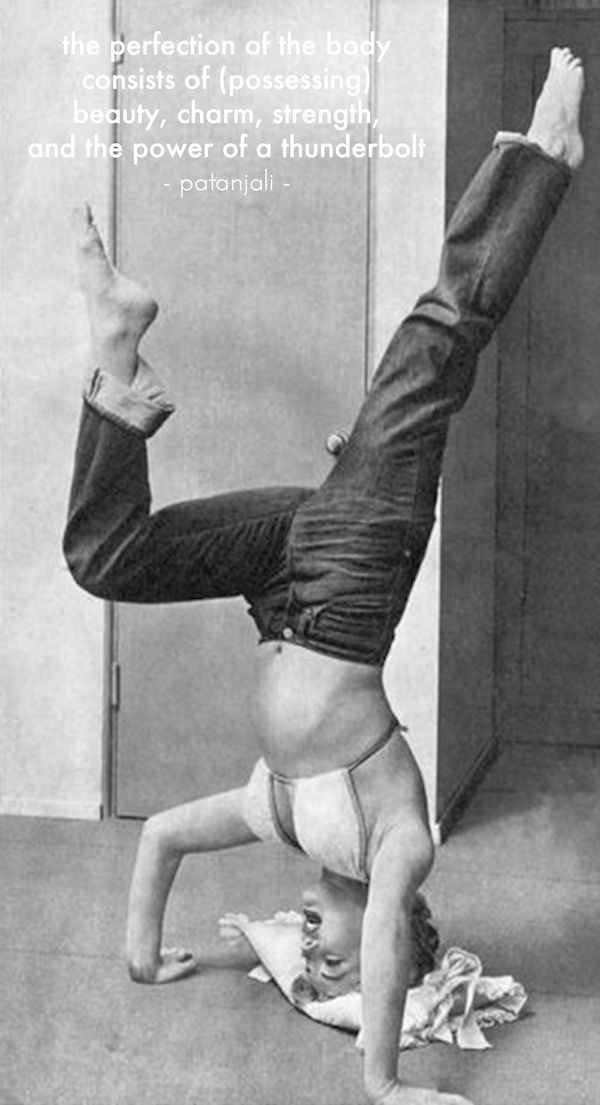 Marilyn Monroe -tripod headstand
